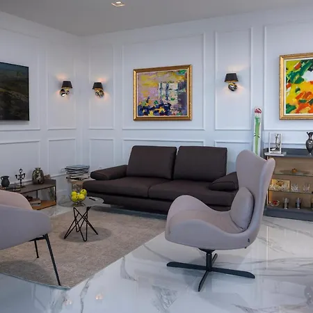 New & Luxury 5* With Breathtaking View- Kiki Lu Apartment *